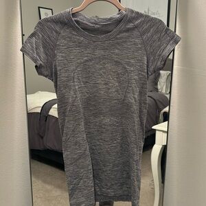 Lululemon- Swiftly Tech Short Sleeve- Size 4- Gray